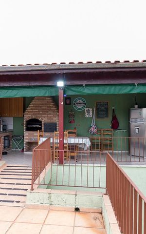 Casa à venda com 300m², 3 quartos e 2 vagasTerraço e churrasqueira