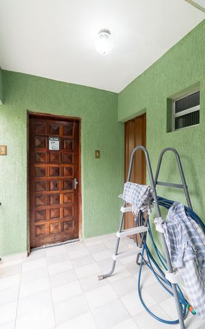 Casa à venda com 300m², 3 quartos e 2 vagasÁrea de serviço