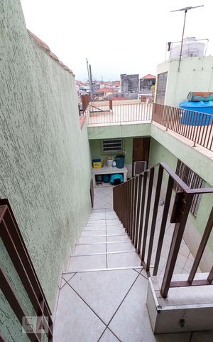 Casa à venda com 300m², 3 quartos e 2 vagasEscadas