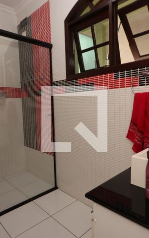 Casa à venda com 180m², 3 quartos e 3 vagasBanheiro da Suíte