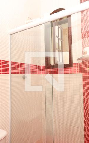 Casa à venda com 180m², 3 quartos e 3 vagasBanheiro da Suíte 2