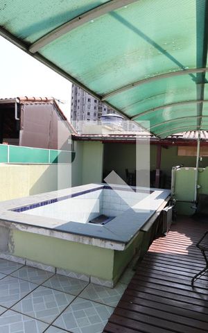 Casa à venda com 180m², 3 quartos e 3 vagasLazer com piscina