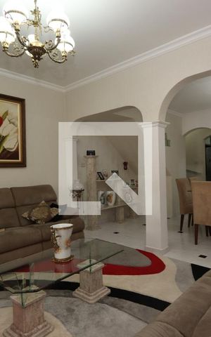 Casa à venda com 180m², 3 quartos e 3 vagasSala