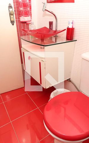 Casa à venda com 180m², 3 quartos e 3 vagasBanheiro da Suíte 2