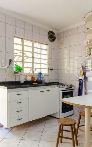 Casa à venda com 210m², 4 quartos e 3 vagas Casa à venda com 210m², 4 quartos e 3 vagasCozinha
