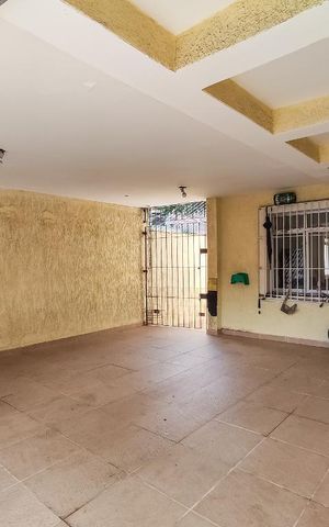 Casa à venda com 210m², 4 quartos e 3 vagas Casa à venda com 210m², 4 quartos e 3 vagasGaragem 1