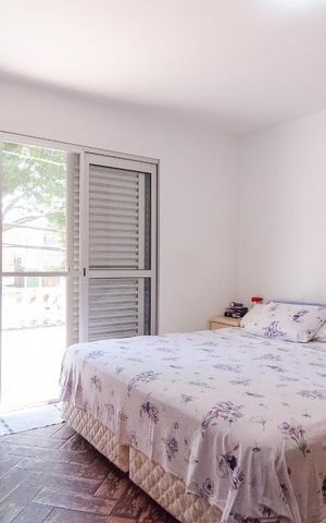 Casa à venda com 210m², 4 quartos e 3 vagas Casa à venda com 210m², 4 quartos e 3 vagasSuíte