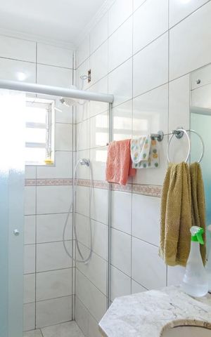 Casa à venda com 210m², 4 quartos e 3 vagas Casa à venda com 210m², 4 quartos e 3 vagasBanheiro Social 2