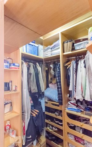 Casa à venda com 210m², 4 quartos e 3 vagas Casa à venda com 210m², 4 quartos e 3 vagasCloset da Suíte