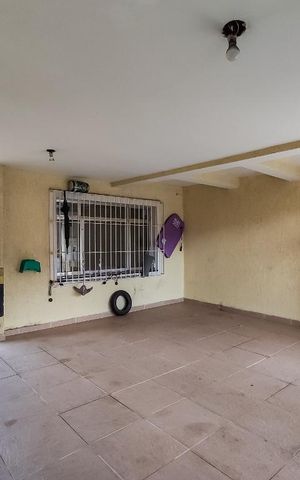 Casa à venda com 210m², 4 quartos e 3 vagas Casa à venda com 210m², 4 quartos e 3 vagasGaragem 1