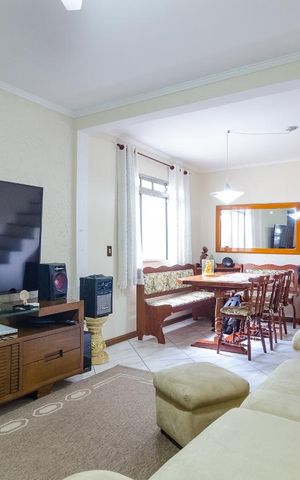 Casa à venda com 210m², 4 quartos e 3 vagas Casa à venda com 210m², 4 quartos e 3 vagasSala