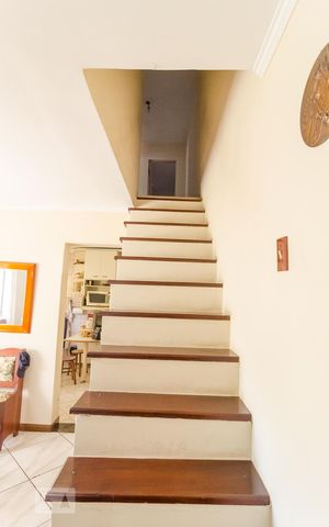 Casa à venda com 210m², 4 quartos e 3 vagas Casa à venda com 210m², 4 quartos e 3 vagasSala
