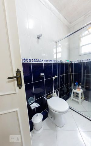 Casa à venda com 200m², 4 quartos e 2 vagas Casa à venda com 200m², 4 quartos e 2 vagasBanheiro da Suíte 1