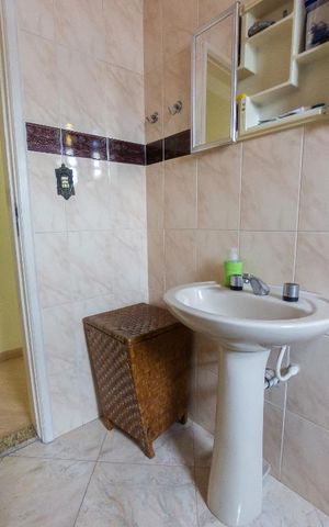Casa à venda com 200m², 4 quartos e 2 vagas Casa à venda com 200m², 4 quartos e 2 vagasBanheiro 3