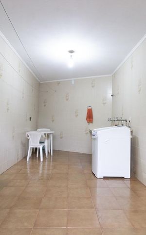 Casa à venda com 330m², 3 quartos e 8 vagasÁrea de serviço