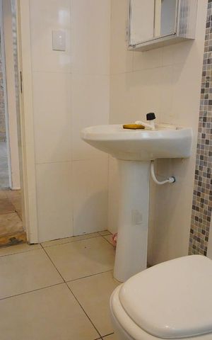 Casa à venda com 500m², 6 quartos e 8 vagasSala - Banheiro
