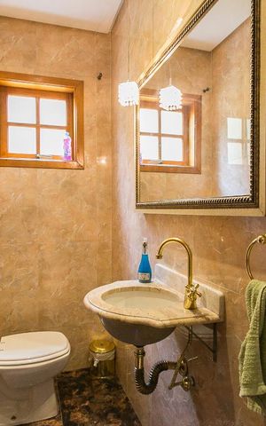 Casa à venda com 75m², 5 quartos e 3 vagasBanheiro
