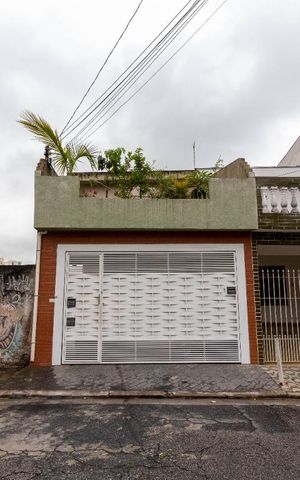 Casa à venda com 130m², 2 quartos e 1 vagaFachada