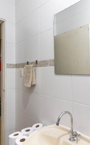 Casa à venda com 130m², 2 quartos e 1 vagaBanheiro