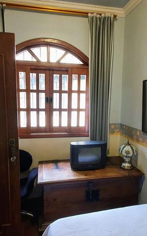 Casa à venda com 580m², 8 quartos e 3 vagas Casa à venda com 580m², 8 quartos e 3 vagasQuarto