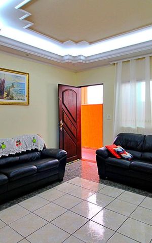 Casa à venda com 350m², 4 quartos e 2 vagasSala