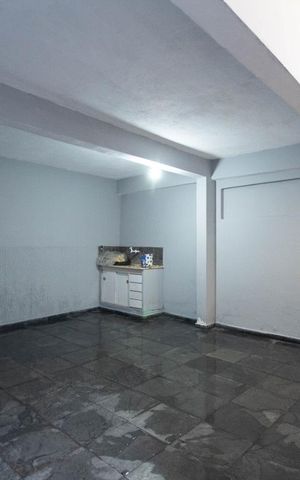 Casa à venda com 256m², 3 quartos e 3 vagas Casa à venda com 256m², 3 quartos e 3 vagasQuintal