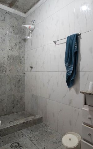 Casa à venda com 256m², 3 quartos e 3 vagas Casa à venda com 256m², 3 quartos e 3 vagasBanheiro Corredor