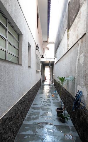 Casa à venda com 256m², 3 quartos e 3 vagas Casa à venda com 256m², 3 quartos e 3 vagasQuintal