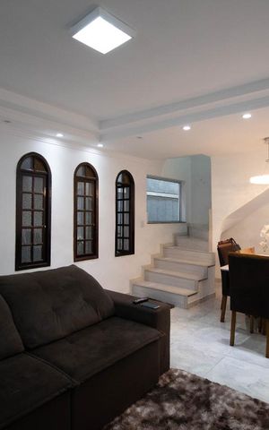 Casa à venda com 256m², 3 quartos e 3 vagas Casa à venda com 256m², 3 quartos e 3 vagasSala