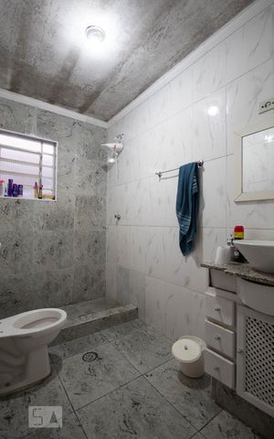 Casa à venda com 256m², 3 quartos e 3 vagas Casa à venda com 256m², 3 quartos e 3 vagasBanheiro Corredor