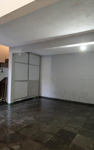 Casa à venda com 256m², 3 quartos e 3 vagas Casa à venda com 256m², 3 quartos e 3 vagasQuintal