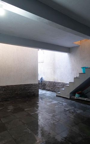 Casa à venda com 256m², 3 quartos e 3 vagas Casa à venda com 256m², 3 quartos e 3 vagasQuintal