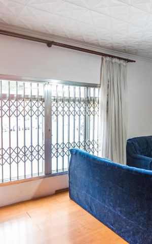 Casa para alugar com 196m², 3 quartos e 3 vagas Casa para alugar com 196m², 3 quartos e 3 vagasSala
