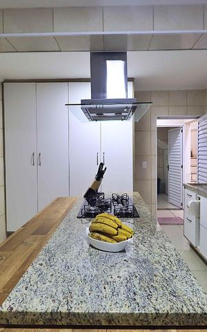 Casa à venda com 278m², 3 quartos e 2 vagasCozinha