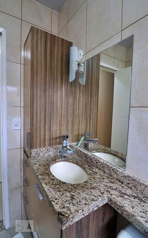 Casa à venda com 278m², 3 quartos e 2 vagasBanheiro da Suíte