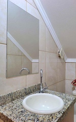 Casa à venda com 278m², 3 quartos e 2 vagasLavabo