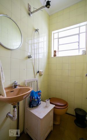 Casa à venda com 276m², 3 quartos e 4 vagas Casa à venda com 276m², 3 quartos e 4 vagasBanheiro de serviço