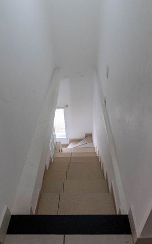 Casa à venda com 130m², 3 quartos e 2 vagasEscada Interna