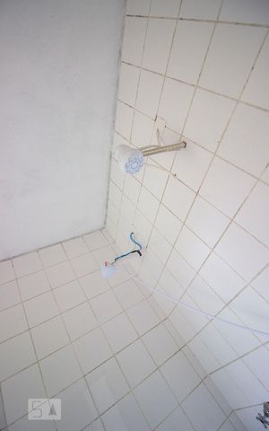 Casa de condomínio à venda com 700m², 4 quartos e 4 vagasChuveiro