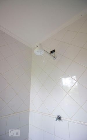 Casa de condomínio à venda com 700m², 4 quartos e 4 vagasChuveiro