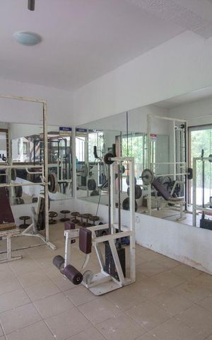 Casa de condomínio à venda com 700m², 4 quartos e 4 vagasAcademia