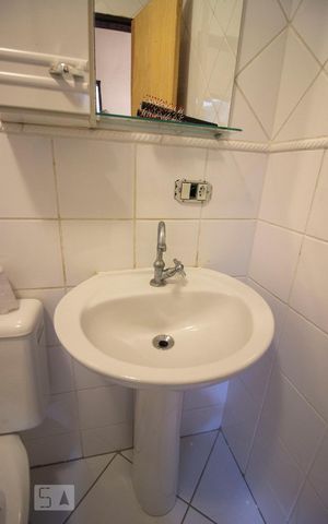 Casa de condomínio à venda com 700m², 4 quartos e 4 vagasBanheiro da Suíte 2