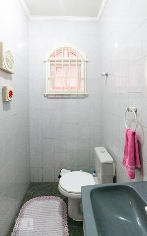 Casa à venda com 480m², 3 quartos e 3 vagas Casa à venda com 480m², 3 quartos e 3 vagasLavabo