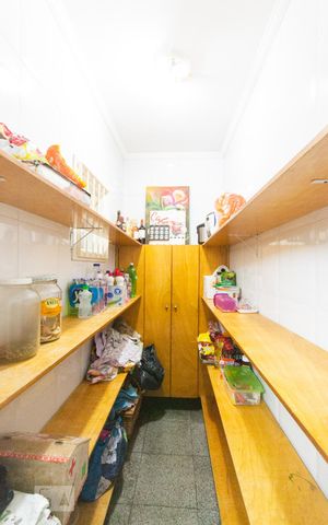 Casa à venda com 480m², 3 quartos e 3 vagas Casa à venda com 480m², 3 quartos e 3 vagasDespensa