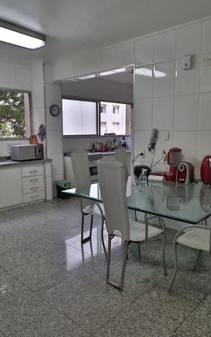 Apartamento à venda com 227m², 4 quartos e 2 vagasBanheiro