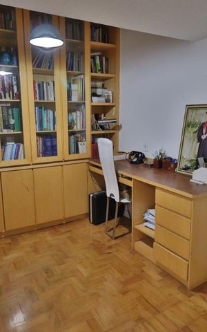 Apartamento à venda com 227m², 4 quartos e 2 vagasEscritório