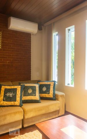 Casa à venda com 247m², 3 quartos e 4 vagas Casa à venda com 247m², 3 quartos e 4 vagasSala de TV