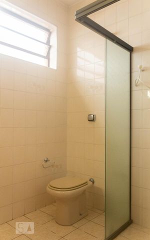 Casa à venda com 247m², 3 quartos e 4 vagas Casa à venda com 247m², 3 quartos e 4 vagasBanheiro Suíte 2