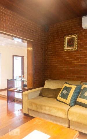 Casa à venda com 247m², 3 quartos e 4 vagas Casa à venda com 247m², 3 quartos e 4 vagasSala de TV
