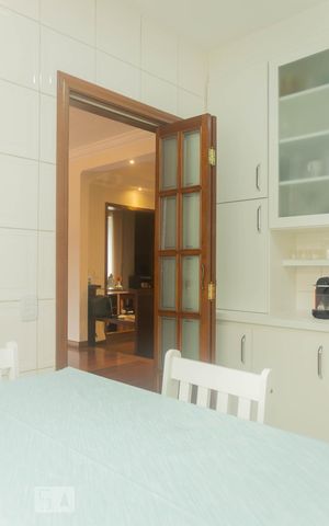 Casa à venda com 247m², 3 quartos e 4 vagas Casa à venda com 247m², 3 quartos e 4 vagasCopa